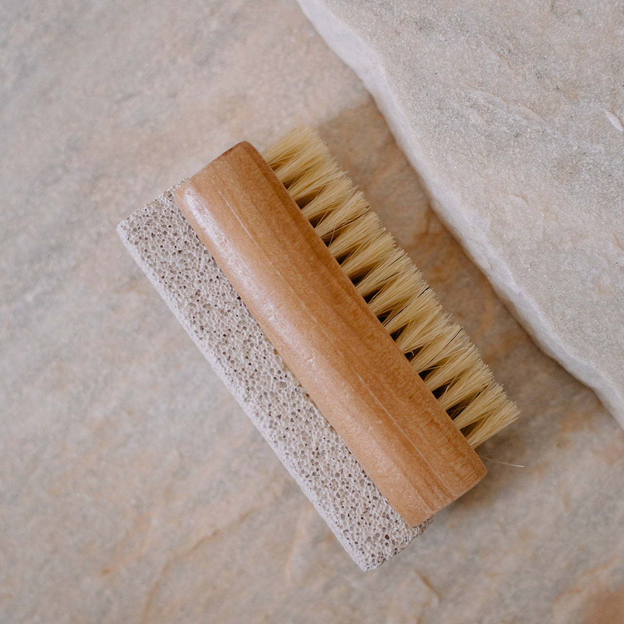 Croll & Denecke - Nail brush with Volcano Pumice Stone